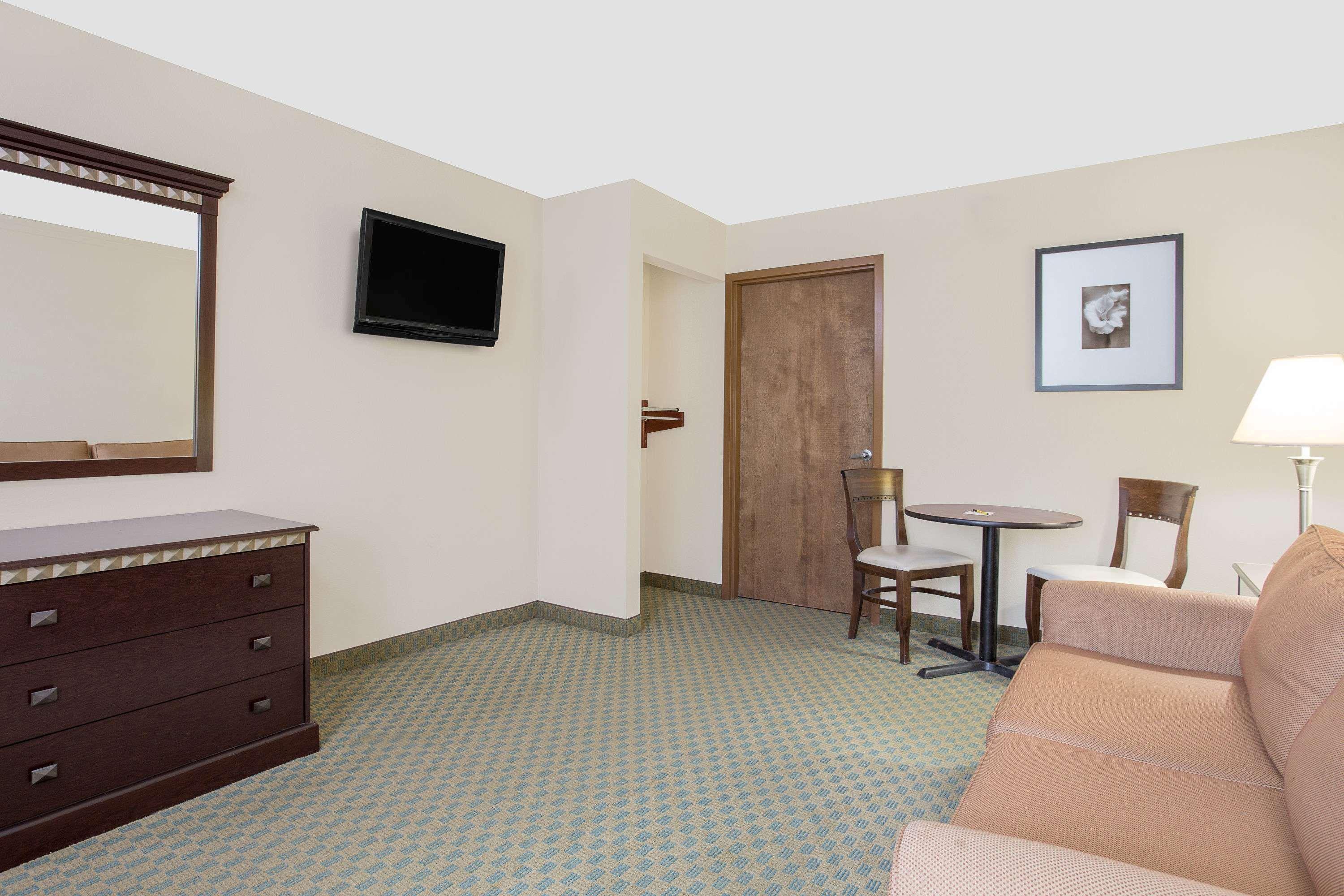 Super 8 By Wyndham Danville Exterior foto