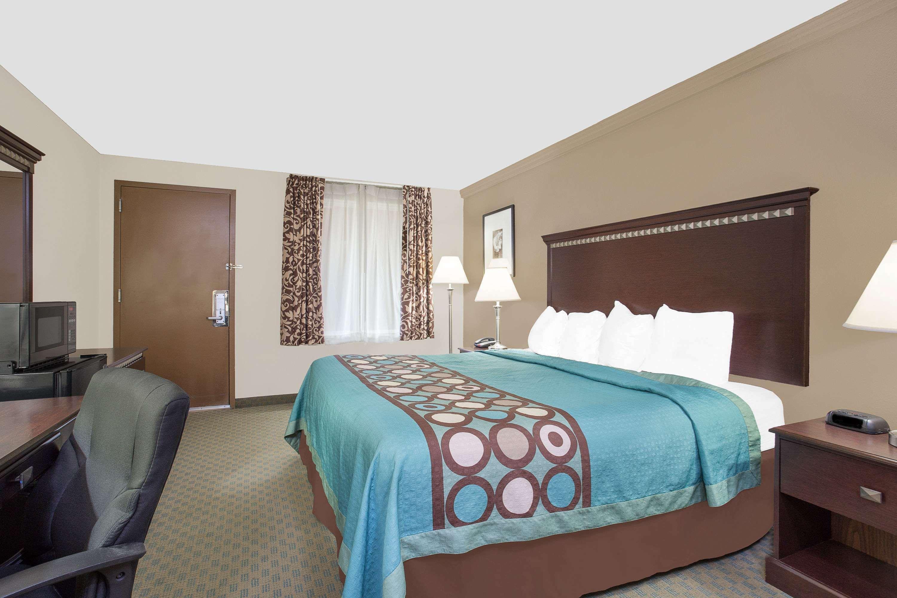 Super 8 By Wyndham Danville Exterior foto